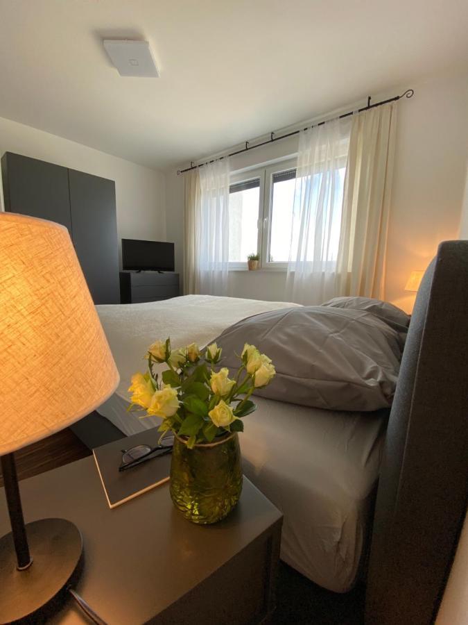 Modernes Apartment am Hafen mit Seeblick Grossraeschen Exterior foto